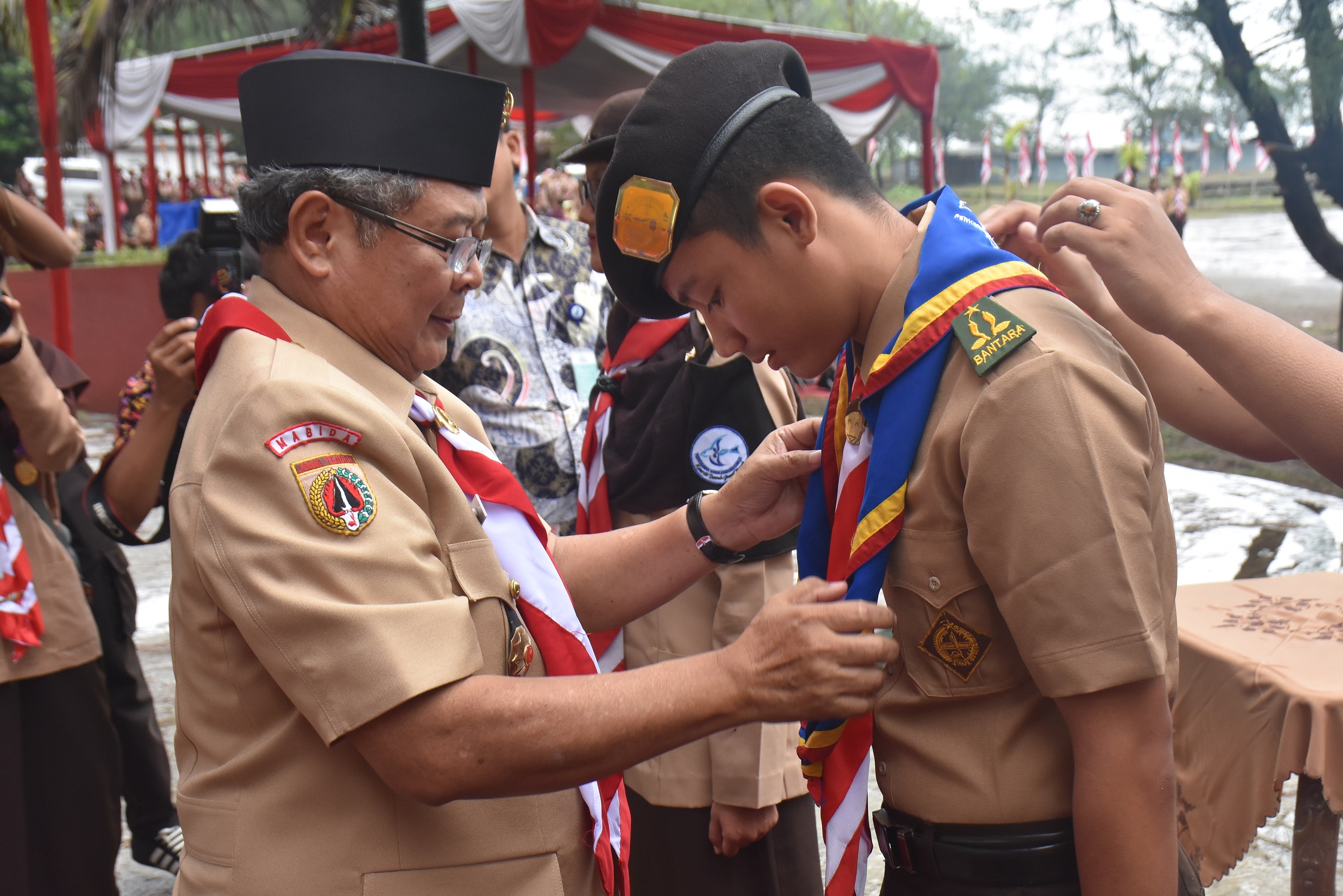 baju pramuka bahan licin