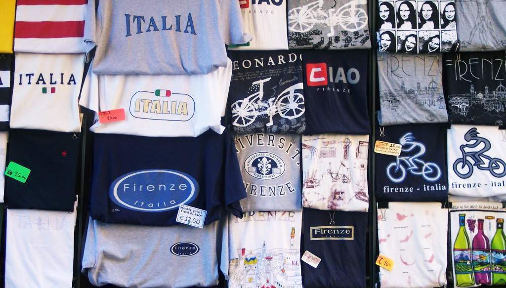 Kaos Distro dengan Sablon Unik