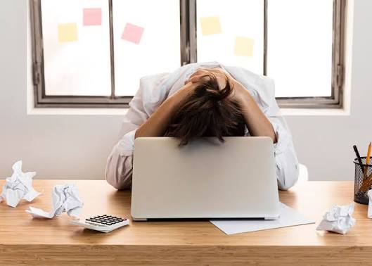 tanda-tanda burnout akibat kerja berlebihan