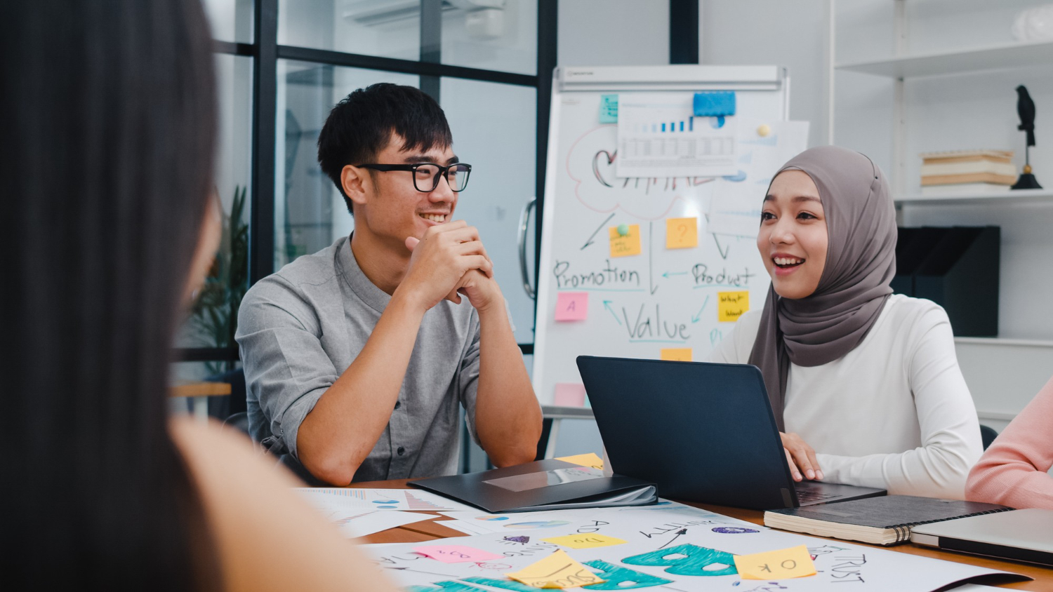 Persaingan konten bisnis Jakarta