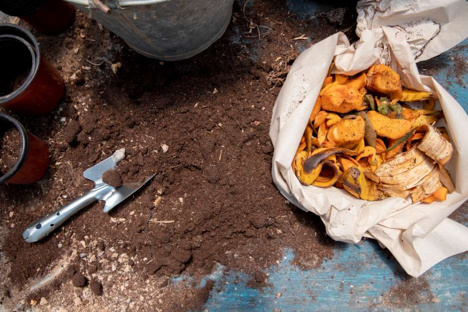 sampah yang mudah terurai oleh tanah