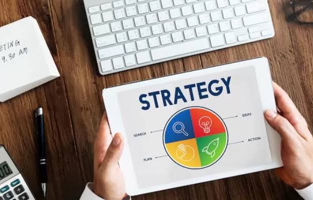 Pemilik usaha menerapkan strategi bisnis modal kecil